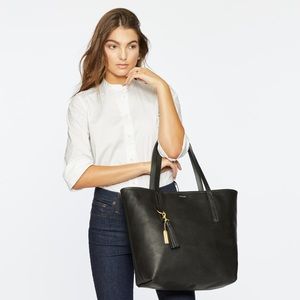 Fount Bellfield Tote in Dark / Black